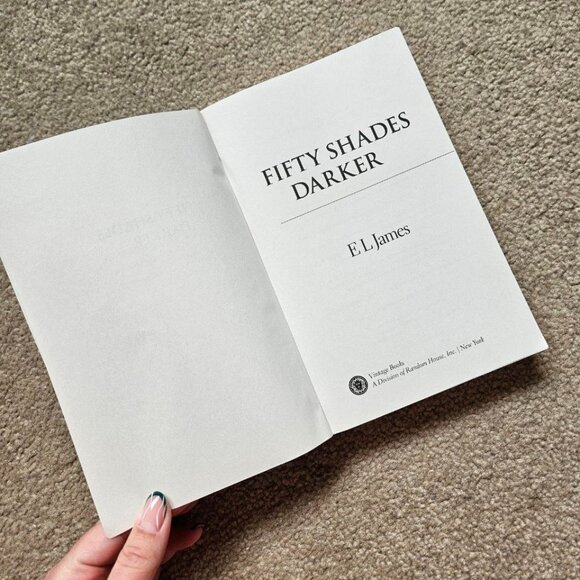 Full Set of Fifty Shades of Grey, Darker & Freed by E. L. James - Paperback‎ - Picture 6 of 14